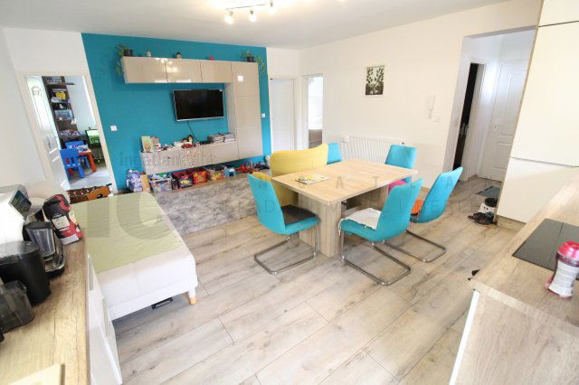 Eladó téglalakás, Szegeden, Árvíz utcában 84 M Ft, 4 szobás