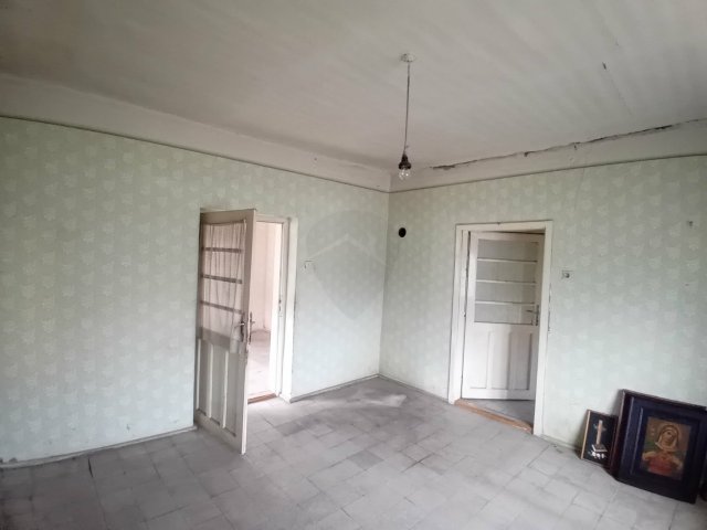 Eladó családi ház, Turán 25.9 M Ft, 2 szobás