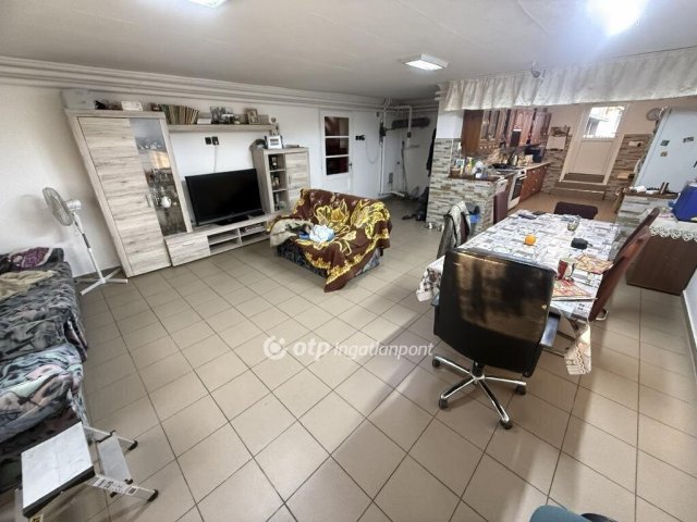 Eladó családi ház, Tiszakécskén 70 M Ft, 6 szobás