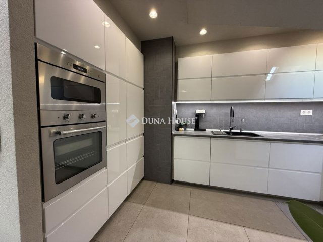 Eladó téglalakás, Érden 136.9 M Ft, 4 szobás