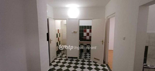 Eladó panellakás, Budapesten, III. kerületben 64.99 M Ft
