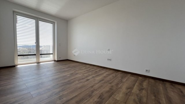 Eladó ikerház, Balatonfüreden 220 M Ft, 4 szobás