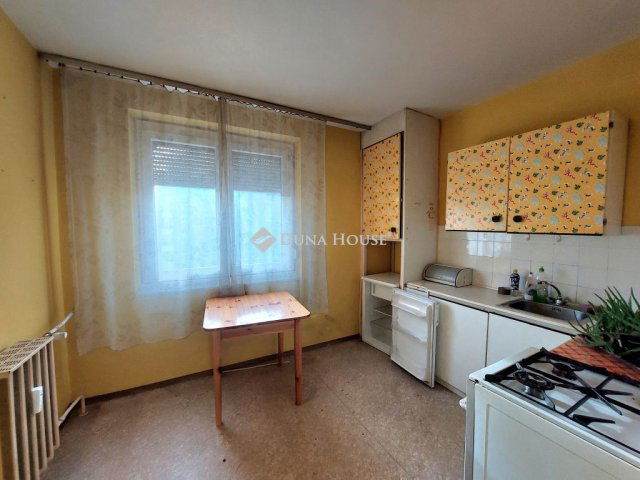 Kiadó panellakás, albérlet, Székesfehérvárott 135 E Ft / hó