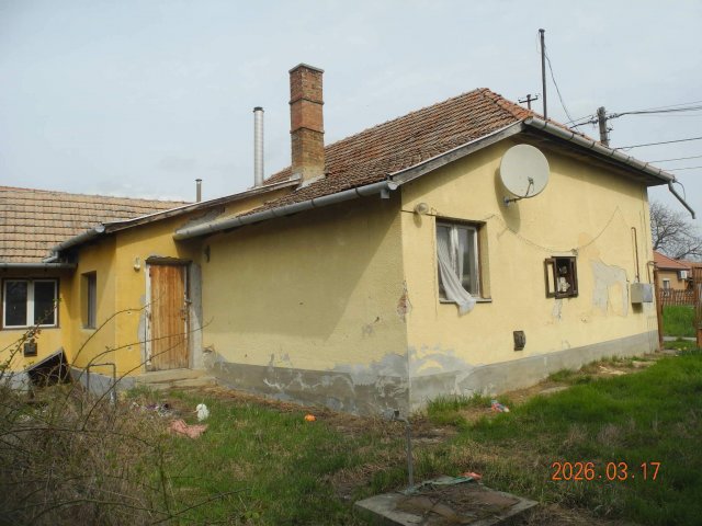 Eladó családi ház, Rákóczifalván 5.5 M Ft, 2+1 szobás
