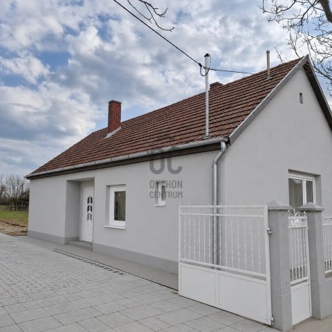 Eladó családi ház, Sárosdon 25 M Ft, 2 szobás