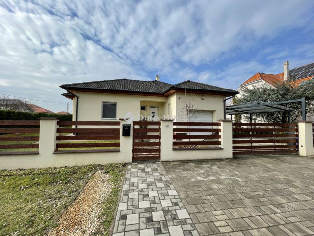 Kiadó családi ház, albérlet, Kecskeméten 600 E Ft / hó