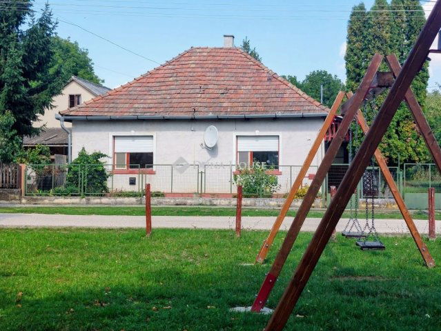 Eladó családi ház, Keszegen 36.5 M Ft, 2 szobás