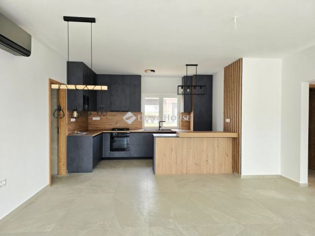 Eladó ikerház, Pécsett 104.9 M Ft, 4 szobás