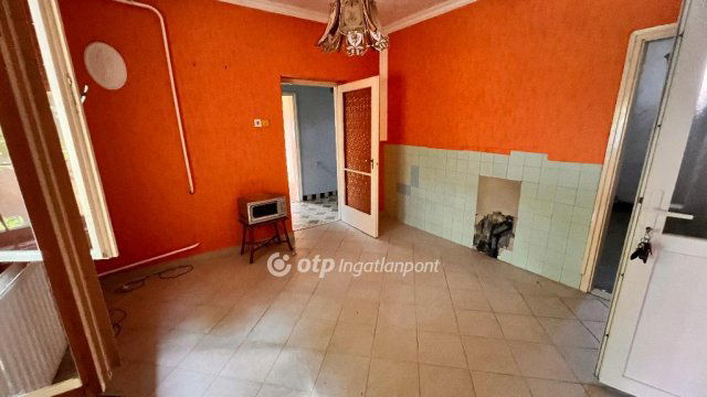 Eladó családi ház, Tiszakeszin 16 M Ft, 3 szobás
