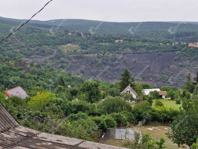 Eladó családi ház, Pécsett 47.5 M Ft, 3 szobás
