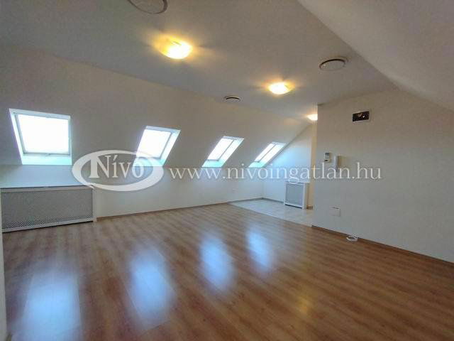 Eladó téglalakás, Veszprémben 84.9 M Ft, 3+2 szobás