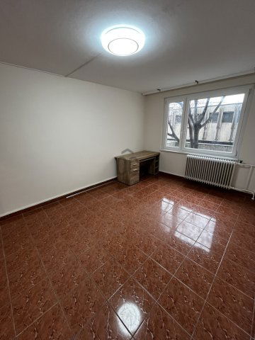 Eladó panellakás, Debrecenben 69.9 M Ft, 4 szobás