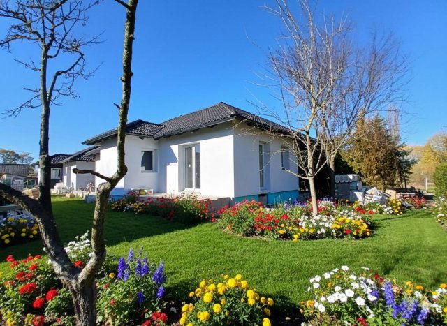 Eladó családi ház, Bicskén 89.9 M Ft, 4 szobás