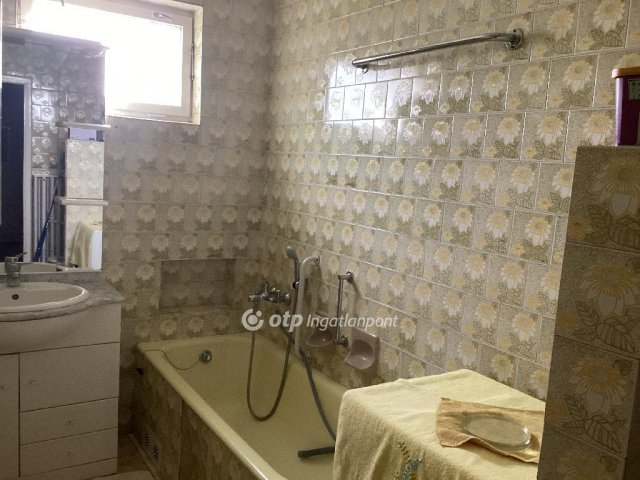 Eladó sorház, Gyulán 54 M Ft, 3+1 szobás / költözzbe.hu