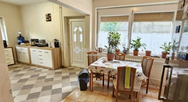 Eladó családi ház, Dunaszekcsőn 27.5 M Ft, 3 szobás