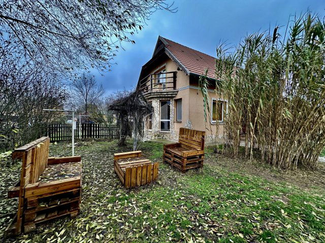 Eladó családi ház, Felsőlajoson 56.99 M Ft