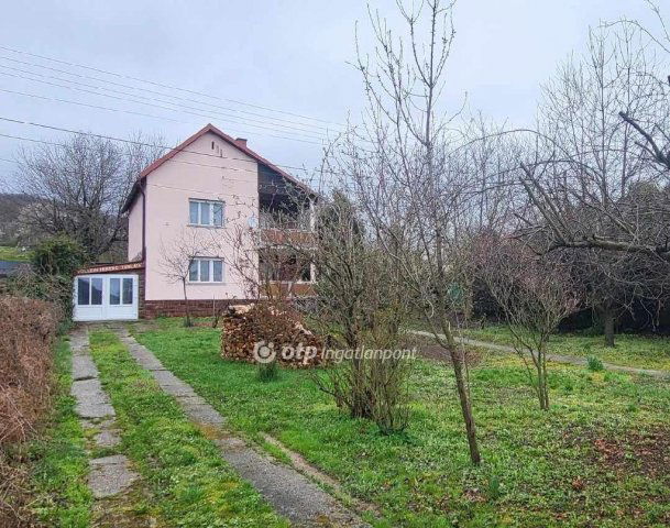 Eladó családi ház, Badacsonytomajon 87.9 M Ft, 4 szobás