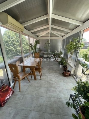 Eladó családi ház, Budapesten, XV. kerületben 200 M Ft, 7 szobás