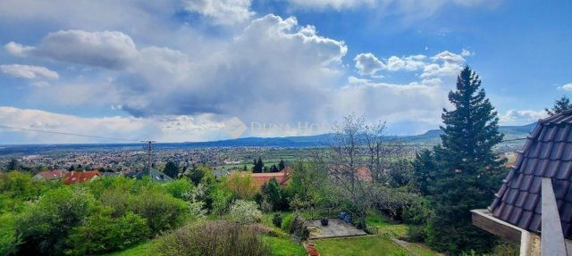 Eladó családi ház, Szentendrén 149.9 M Ft, 6 szobás
