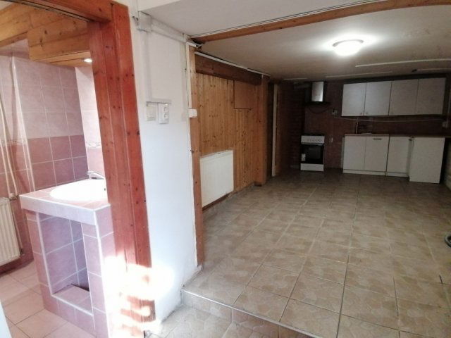 Eladó családi ház, Dunaújvárosban 16.5 M Ft, 2 szobás