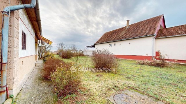 Eladó családi ház, Napkoron 26.4 M Ft, 2 szobás