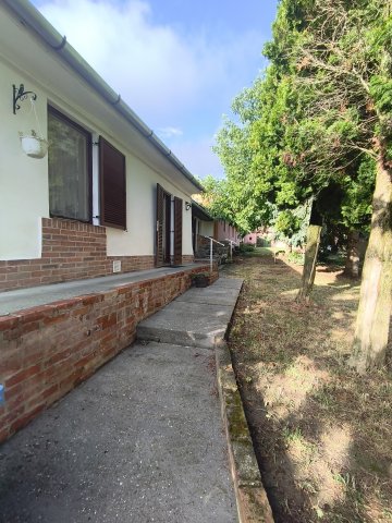 Eladó családi ház, Olaszon 34.99 M Ft, 6 szobás