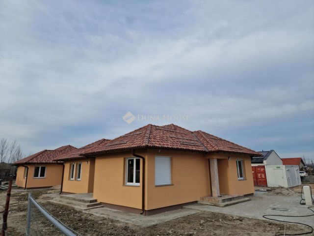 Eladó családi ház, Székesfehérvárott 120 M Ft, 5 szobás