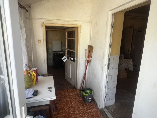 Eladó családi ház, Cecén 32.5 M Ft, 3 szobás