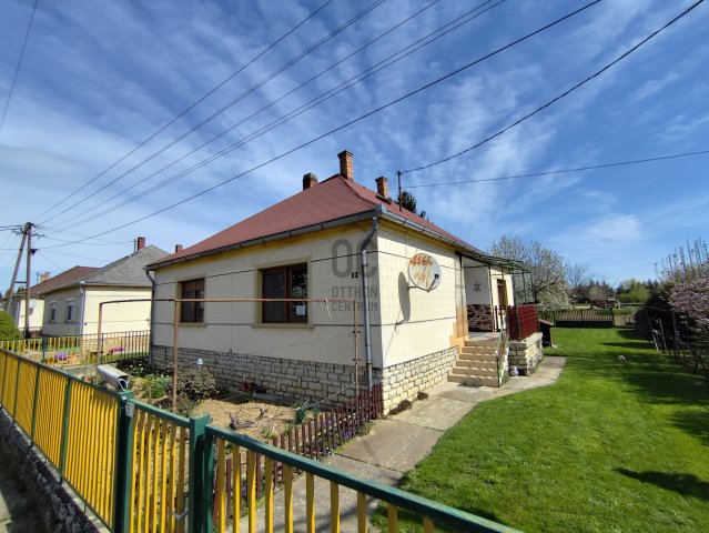 Eladó családi ház, Kertán 43 M Ft, 3 szobás
