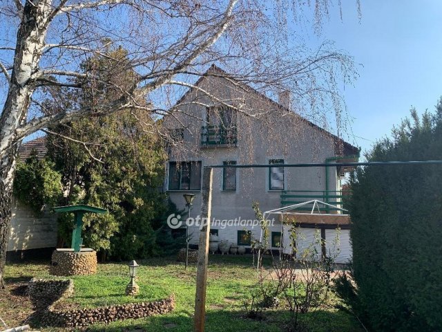 Eladó családi ház, Szolnokon 99 M Ft, 6 szobás