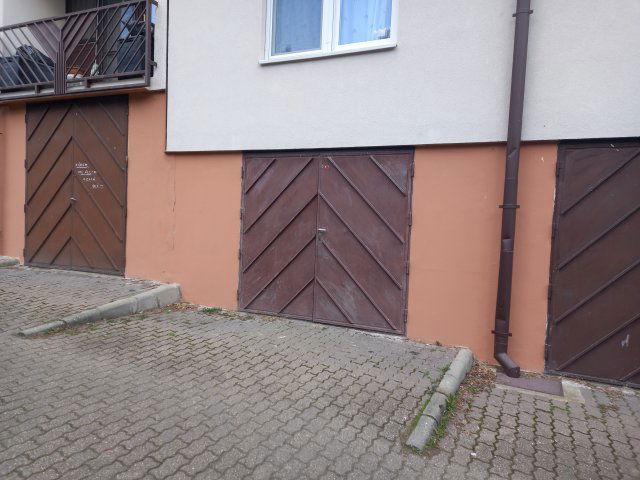 Eladó garázs, Pécsett, Farkas István utcában 7.5 M Ft