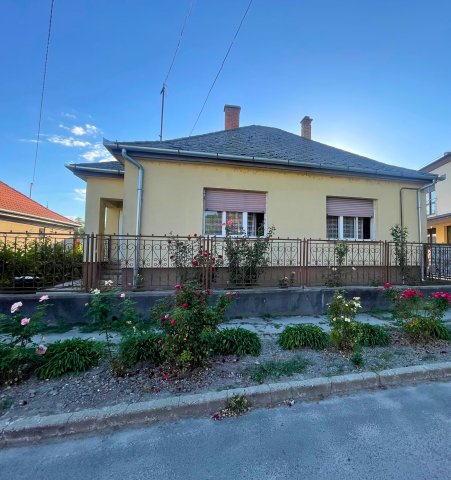 Eladó családi ház, Solton 39 M Ft, 2 szobás