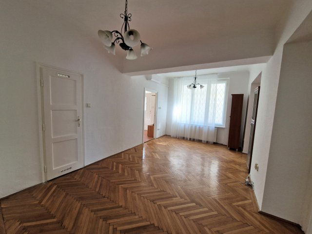 Kiadó téglalakás, albérlet, V. kerületben, Régi posta utcában