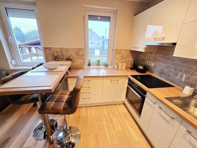 Eladó családi ház, Hosszúhetényen 99 M Ft, 4 szobás