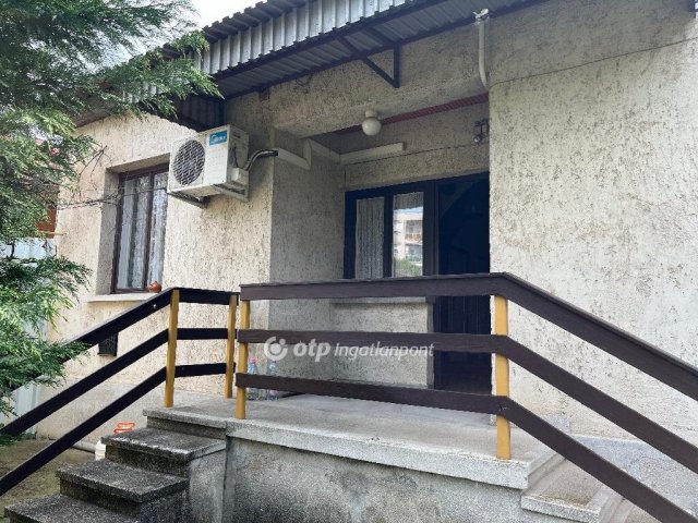 Eladó családi ház, Szolnokon 57.5 M Ft, 3+1 szobás