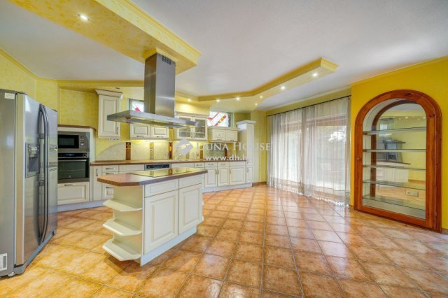 Eladó családi ház, Erdőkertesen 149.9 M Ft, 6 szobás