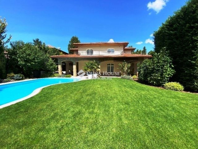 Eladó családi ház, Gödön 320 M Ft, 7 szobás