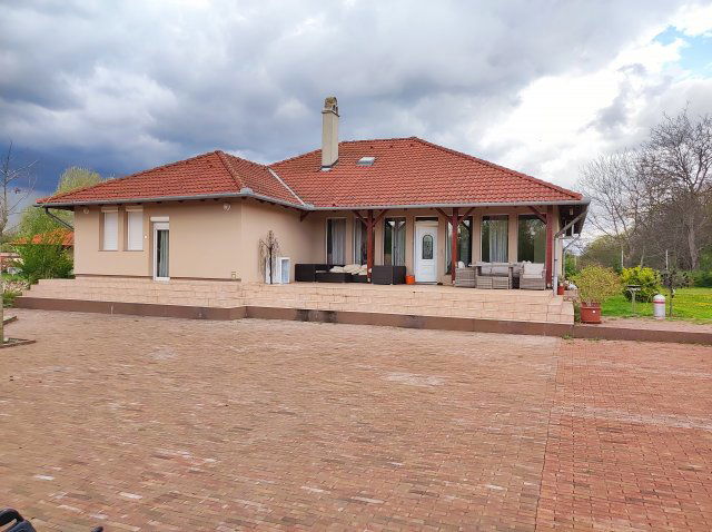 Eladó családi ház, Maglódon 335 M Ft, 7 szobás