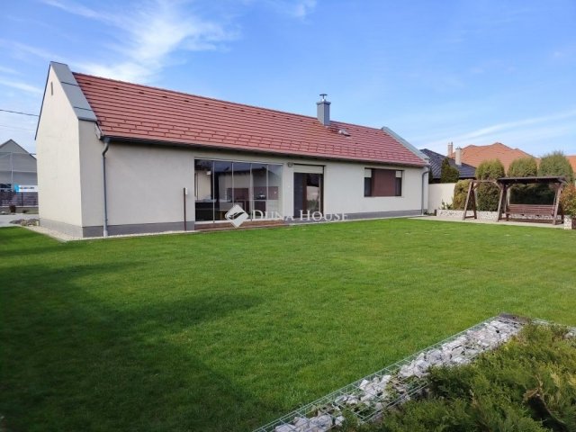 Eladó családi ház, Gárdonyban 249.9 M Ft, 4 szobás