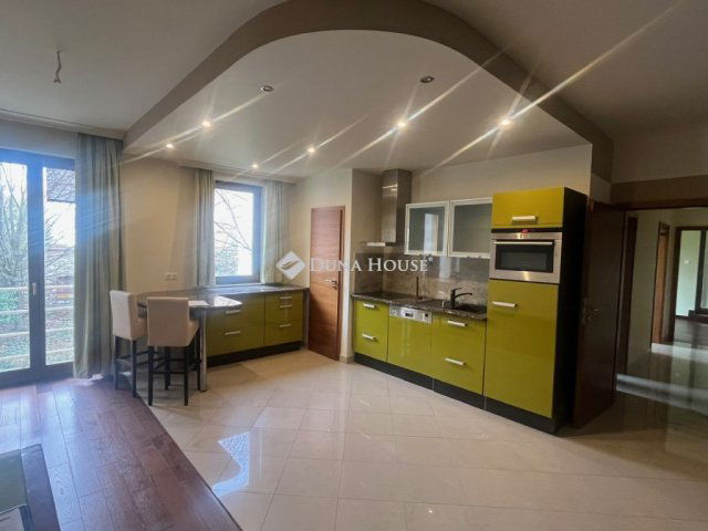 Eladó téglalakás, Pécsett 88.9 M Ft, 2 szobás