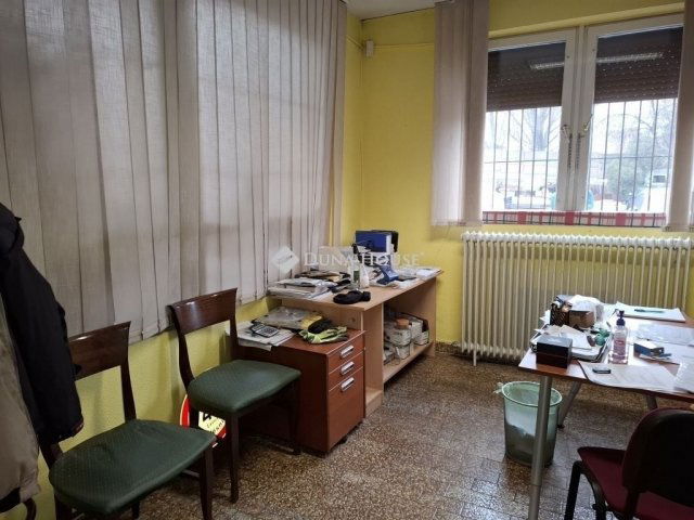 Eladó ipari ingatlan, Pécelen 299.5 M Ft / költözzbe.hu