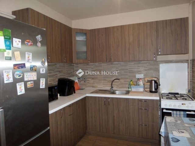 Eladó téglalakás, Pécsett 37.8 M Ft, 2 szobás