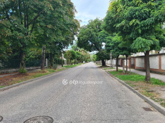 Eladó téglalakás, Budapesten, III. kerületben 69.999 M Ft