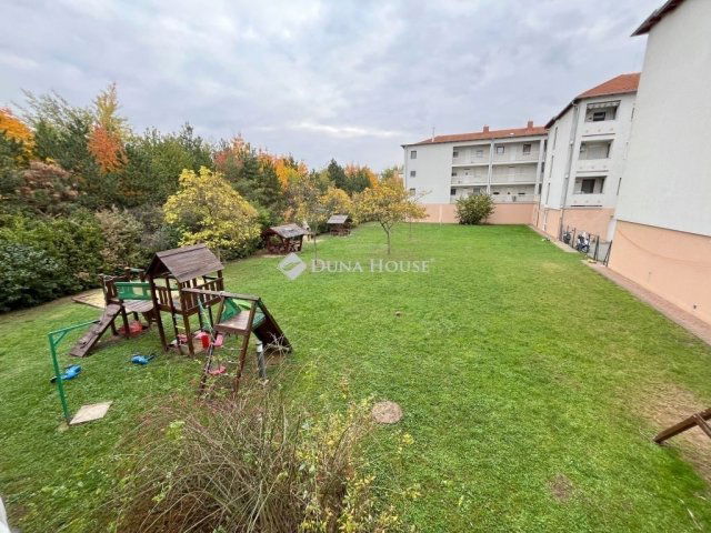 Eladó téglalakás, Szombathelyen 52 M Ft, 3 szobás