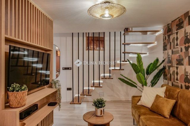 Eladó téglalakás, Budapesten, VII. kerületben 158 M Ft, 4 szobás