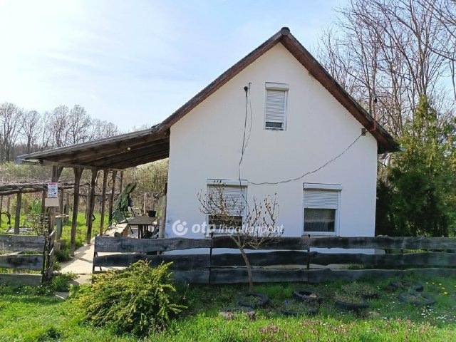 Eladó családi ház, Csokonyavisontán 16.6 M Ft, 2 szobás