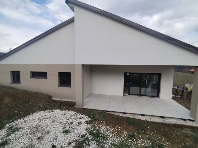 Eladó családi ház, Szendehelyen 103.9 M Ft, 5 szobás