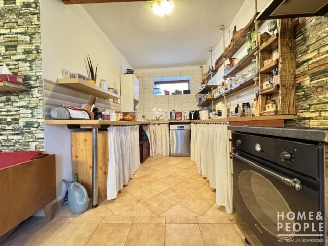 Eladó családi ház, Hódmezővásárhelyen 71.99 M Ft, 4 szobás