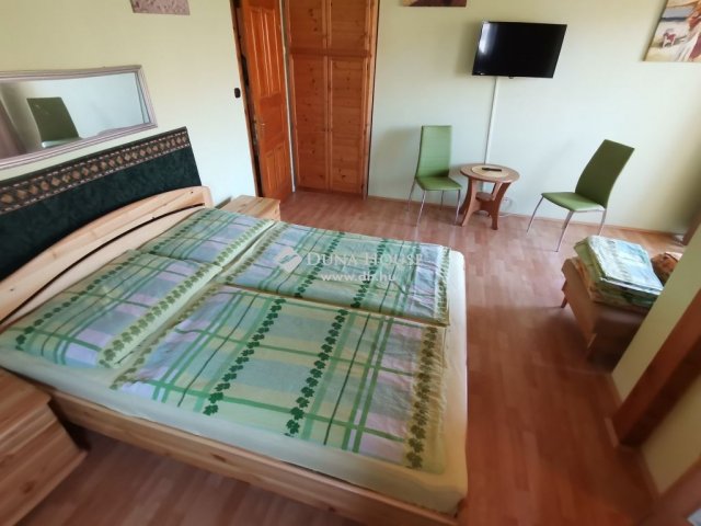 Eladó családi ház, Balatonfüreden 590 M Ft, 14 szobás