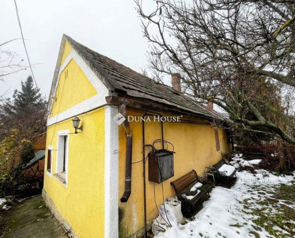 Eladó családi ház, Balatonfüreden 45.9 M Ft, 1 szobás